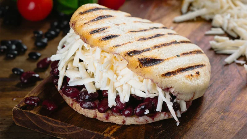 Pack de Productos para cocinar "Arepa con puré de fríjoles y salsa de ají con tomate (4 porciones)" - Imagen 2